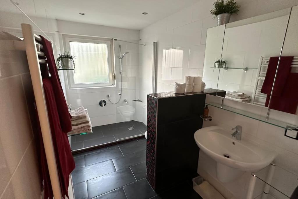 Monikas Home - Gemuetliche 3-Zimmer-Wohnung Im Herzen Von ベーブリンゲン エクステリア 写真